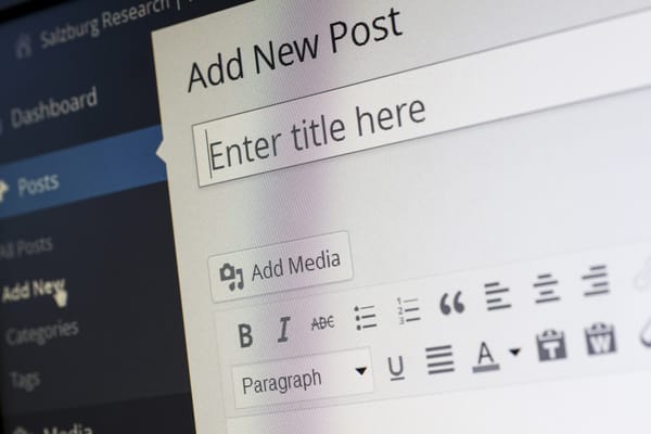Javascript — Limpar texto colado em um campo “contenteditable”