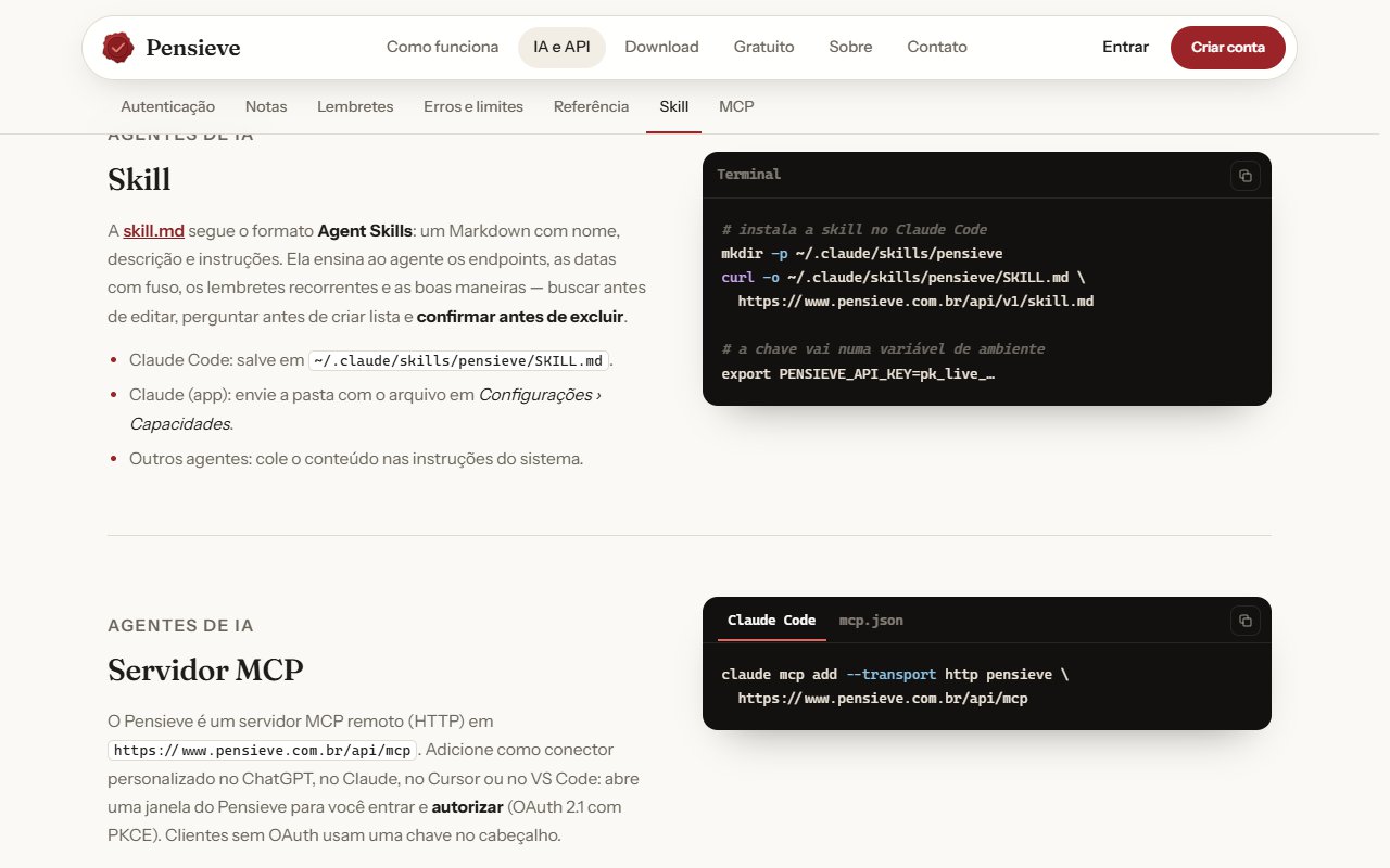 A seção Skill da página de desenvolvedores do Pensieve, explicando onde salvar o SKILL.md no Claude Code, no app do Claude e em outros agentes, ao lado de um terminal com os comandos de instalação